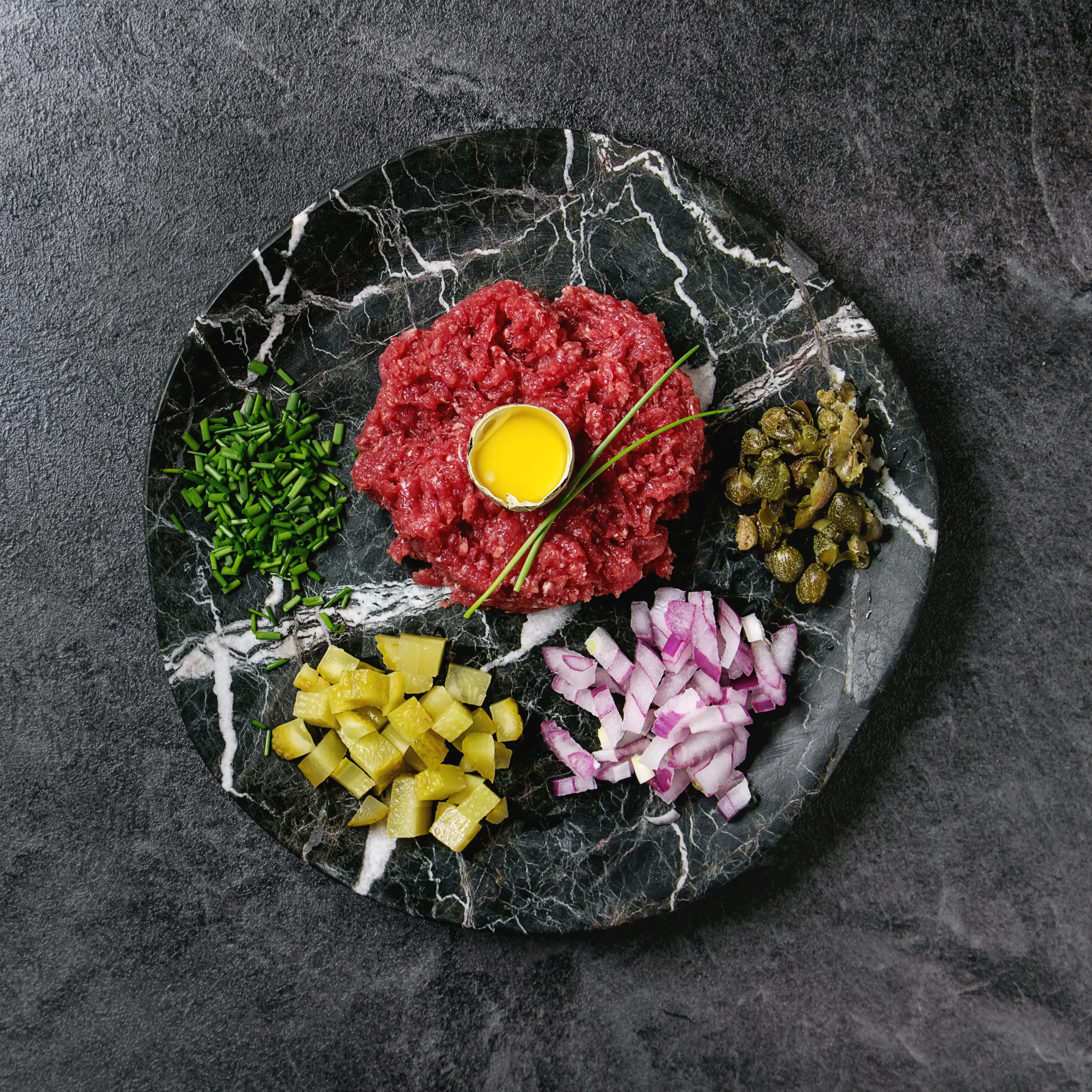 Découvrez notre restaurant traiteur chez Arnaud à Pourrières, tartare de boeuf